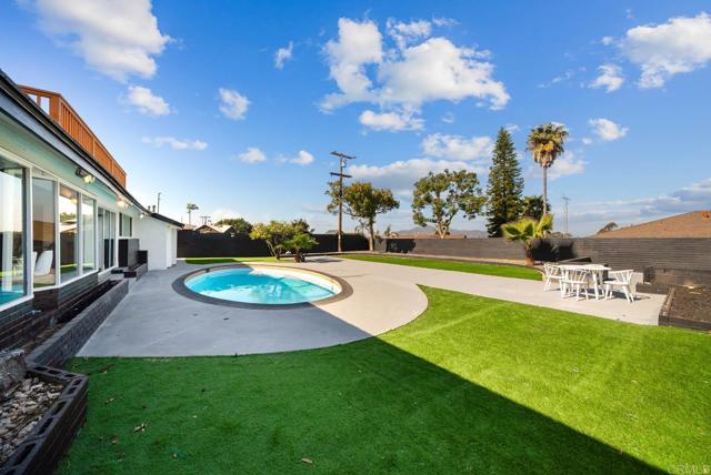 1894 Wedgemere Road, El Cajon CA: https://media.crmls.org/mediaz/4b2bda43-ed64-4dbb-8b3e-32807eaf6e44.jpg
