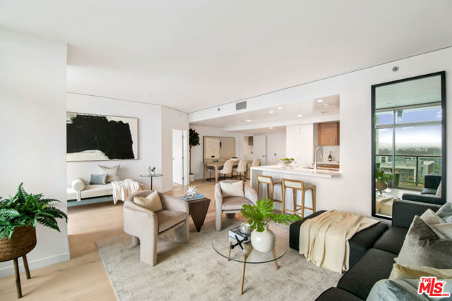 13650 Marina Pointe Drive, Marina del Rey CA: https://media.crmls.org/mediaz/4b2be6c5-8080-4293-bc6d-910850d71098.jpg