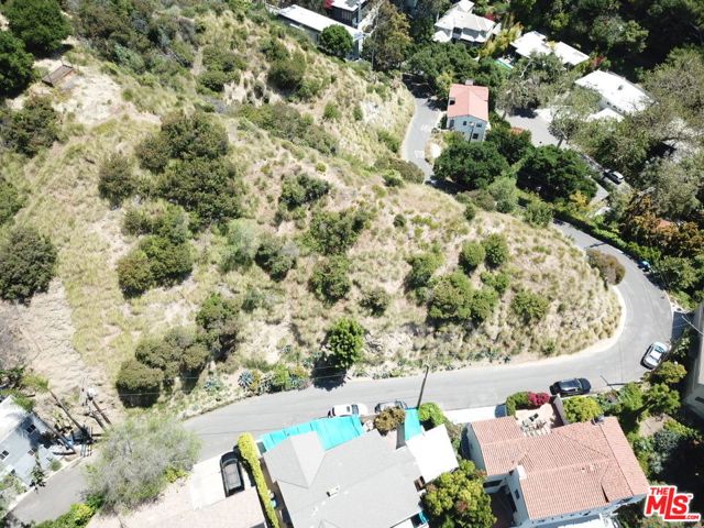 6053 Rodgerton Drive, Los Angeles CA: https://media.crmls.org/mediaz/4b2c1d50-3942-486e-9f80-3d5c2bb9625f.jpg