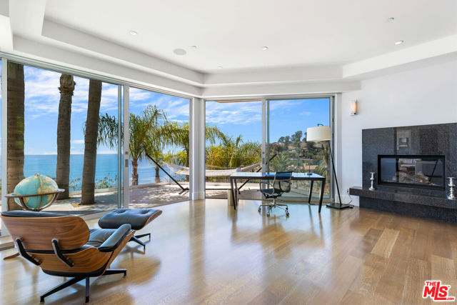 200 ARNO Way, Pacific Palisades CA: https://media.crmls.org/mediaz/4b2c2a46-20e7-4f6f-8a0c-936289b661dd.jpg