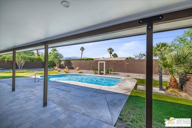 372 E Molino Road, Palm Springs CA: https://media.crmls.org/mediaz/4b2c54eb-cc51-4405-8431-633f2817351c.jpg