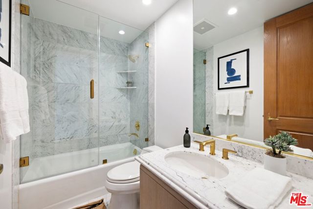 10490 Wilshire Boulevard, Los Angeles CA: https://media.crmls.org/mediaz/4b2cbc3d-f828-4b45-aeb3-f4c1cccc1bc7.jpg