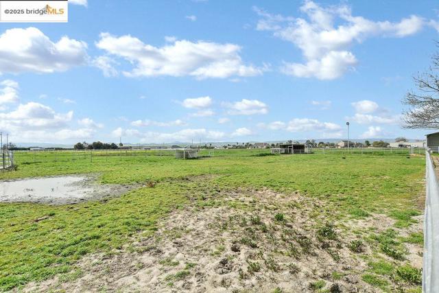 4985 Bixler Road, Byron CA: https://media.crmls.org/mediaz/4b2ce651-4472-4aa6-9f3b-78580e9da901.jpg