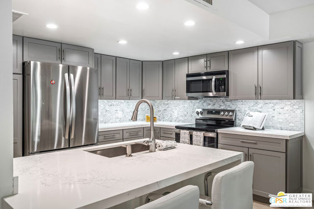 2029 S Ramitas Way, Palm Springs CA: https://media.crmls.org/mediaz/4b2cf1b9-22d9-45ec-bd75-c919fea38fae.jpg