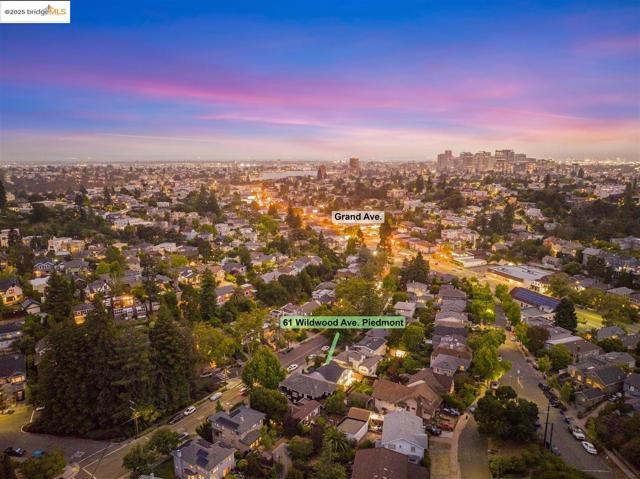 61 Wildwood Ave, Piedmont CA: https://media.crmls.org/mediaz/4b2cfe0f-9dbd-45b7-86c2-4296167bd31b.jpg
