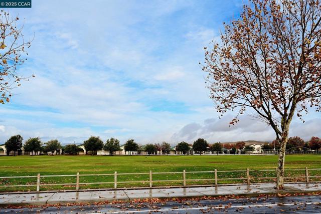 7774 Stoneleaf Rd, San Ramon CA: https://media.crmls.org/mediaz/4b2da719-08bc-4f75-8bf6-99b48d486473.jpg