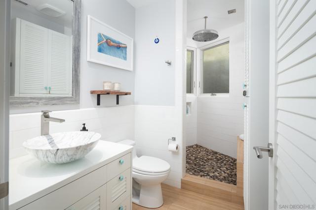 1521 Neptune Ave, Encinitas CA: https://media.crmls.org/mediaz/4b2e5393-03b0-4790-8c42-d45adc8e7e39.jpg