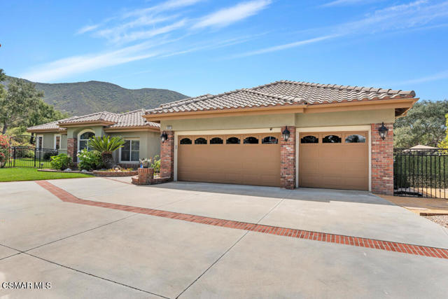 1826 Crystal View Circle, Newbury Park CA: https://media.crmls.org/mediaz/4b2e6078-4f04-431c-b44d-d343541f3371.jpg