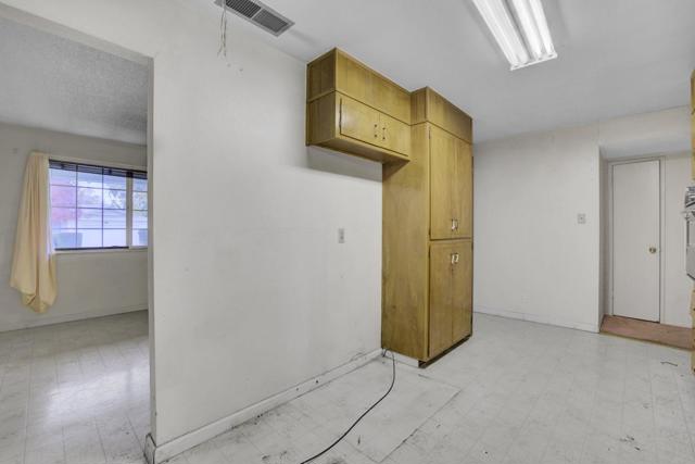 8734 Hermosa Court, Stockton CA: https://media.crmls.org/mediaz/4b2e6dbf-f9bb-442d-af89-e58619bc6c1c.jpg