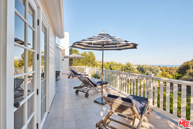 28830 Hampton Place, Malibu CA: https://media.crmls.org/mediaz/4b2ee8ad-1d90-4f4a-8b35-e8ab7ad07e6f.jpg