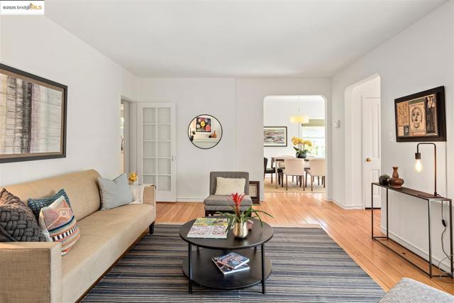 4007 Lyman Rd, Oakland CA: https://media.crmls.org/mediaz/4b2f5a35-9618-4b85-bd92-90e3c391b630.jpg
