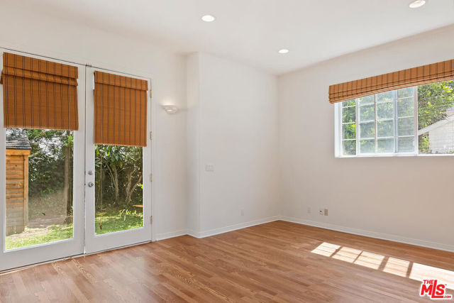 1710 Santa Paula Place, Glendale CA: https://media.crmls.org/mediaz/4b2f9a47-87b4-4d15-a5e4-a27d00b15e90.jpg
