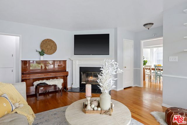 6604 MCLENNAN Avenue photo 4