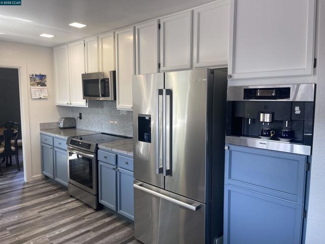 1011 Amanda Cir, Brentwood CA: https://media.crmls.org/mediaz/4b2fd73d-9f4a-458e-975a-ebc3ce40605e.jpg