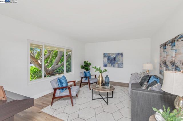 6767 Taffy Ct, Pleasanton CA: https://media.crmls.org/mediaz/4b30ab62-086c-448c-bfbd-71755843d6d4.jpg