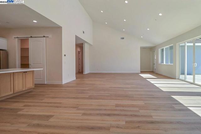 5232 Henderson Ct, Antioch CA: https://media.crmls.org/mediaz/4b30f7bb-f658-4433-8c4e-7988de7600e1.jpg