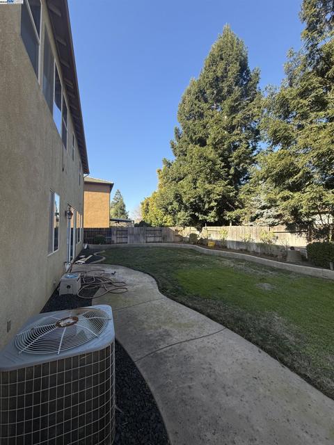 Image 21 of 44 For 9471 Mourverde Court
