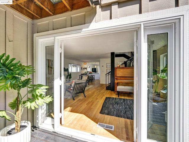336 Washington Ave, Richmond CA: https://media.crmls.org/mediaz/4b320828-e24e-4667-a040-e5df878d51e7.jpg