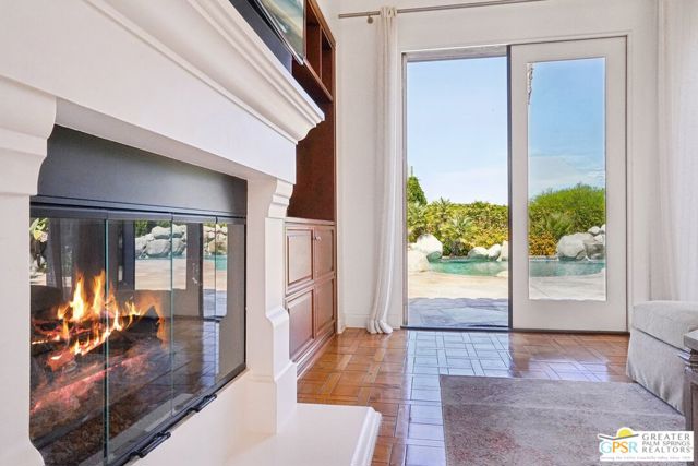 1070 Bella Vista, Palm Springs CA: https://media.crmls.org/mediaz/4b32a75d-14d0-48de-849f-aad2c171d28c.jpg
