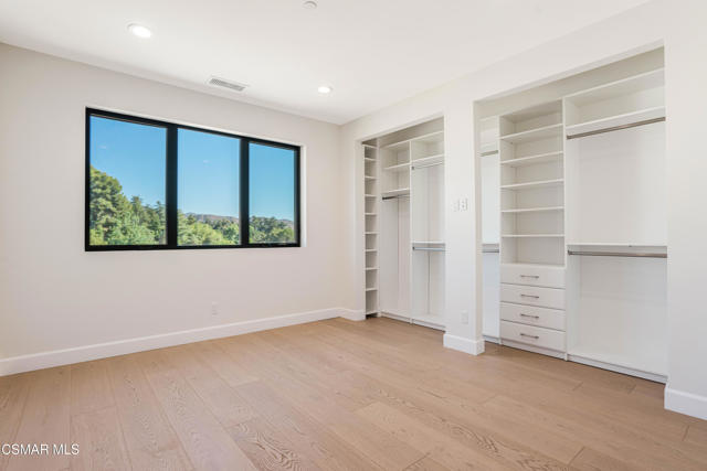 252 Capri Drive, Simi Valley CA: https://media.crmls.org/mediaz/4b330a60-6a15-4df3-b017-08b5fa96e3ef.jpg
