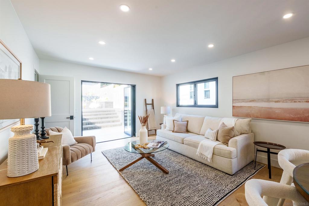 MLS #250033001SD img 4