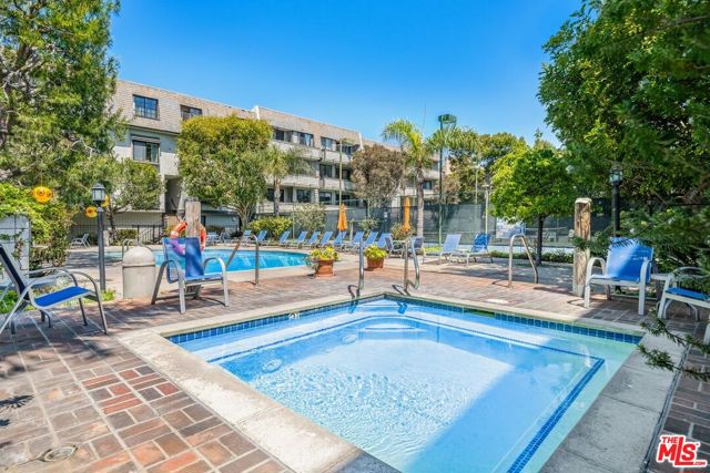 306 Bora Bora Way, Marina del Rey CA: https://media.crmls.org/mediaz/4b349674-6666-4b25-ad8d-f3ee7cd96eee.jpg
