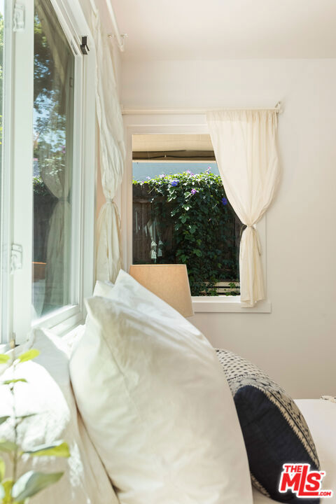450 Rustic Drive, Los Angeles CA: https://media.crmls.org/mediaz/4b34df4c-755d-4ddc-8c82-dd7de42c74b3.jpg