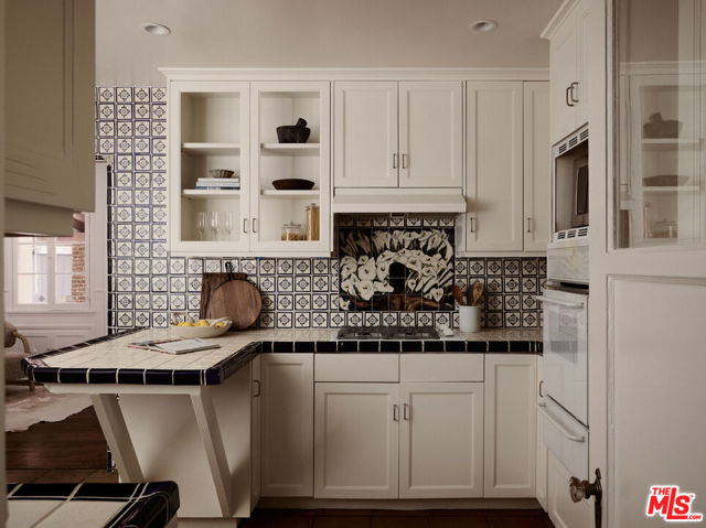 6401 San Vicente Boulevard, Los Angeles CA: https://media.crmls.org/mediaz/4b351b60-924a-45e9-9e66-47befd4a74f2.jpg