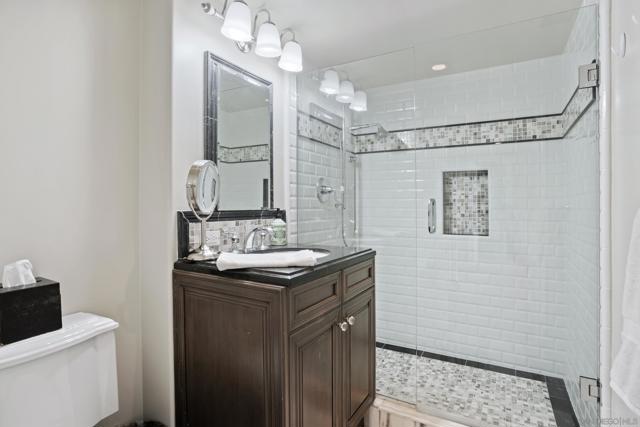 7824 Exchange Pl, La Jolla CA: https://media.crmls.org/mediaz/4b354168-a526-42fe-a123-b89f99d6a279.jpg