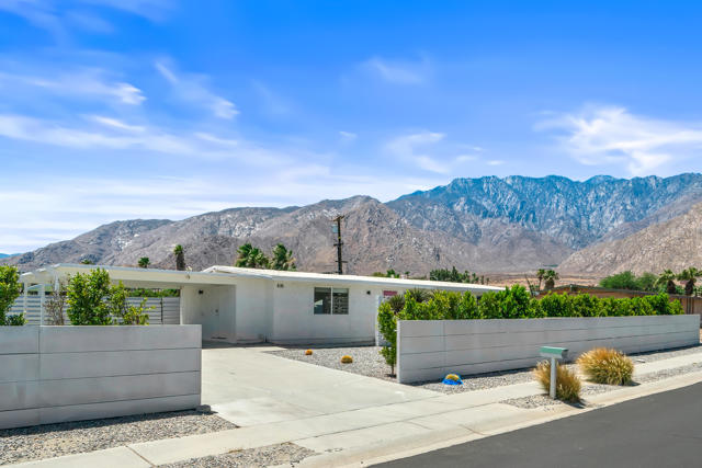 835 Rosa Parks Road, Palm Springs CA: https://media.crmls.org/mediaz/4b35ba32-077d-4a6d-bbc1-fc06ad094ac0.jpg