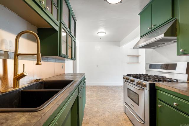 406 26 S Grape St, Escondido CA: https://media.crmls.org/mediaz/4b35d5d8-953f-41da-a47f-3eac128c7e1f.jpg