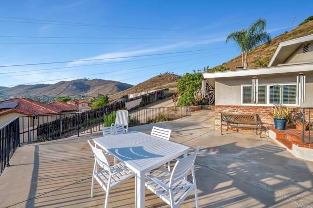 1106 Dawnridge Avenue, El Cajon CA: https://media.crmls.org/mediaz/4b35d954-d806-486d-b523-dcd9f55396a1.jpg
