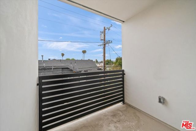 4922 S Centinela Avenue, Los Angeles CA: https://media.crmls.org/mediaz/4b35f599-1588-4f53-a60b-cb6250c90ace.jpg