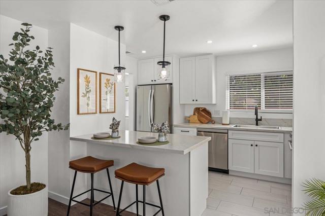 4617 Westridge Dr, Oceanside CA: https://media.crmls.org/mediaz/4b3651c7-74af-49ae-b510-3d2d948bad42.jpg