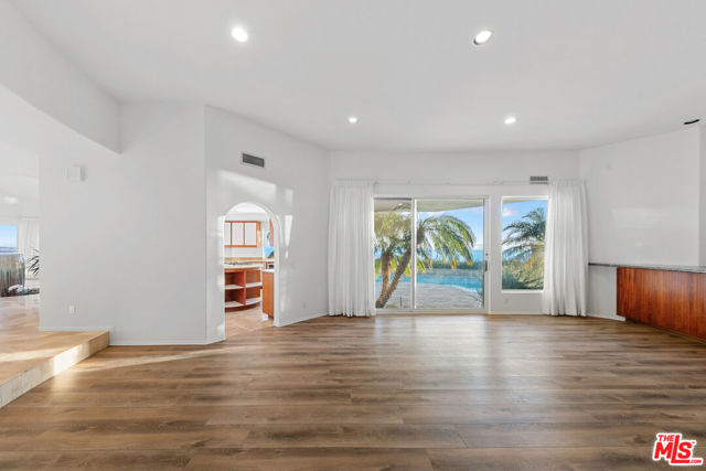32215 Pacific Coast Highway, Malibu CA: https://media.crmls.org/mediaz/4b36a8b8-34c8-41cb-a743-f5343a1ef53c.jpg