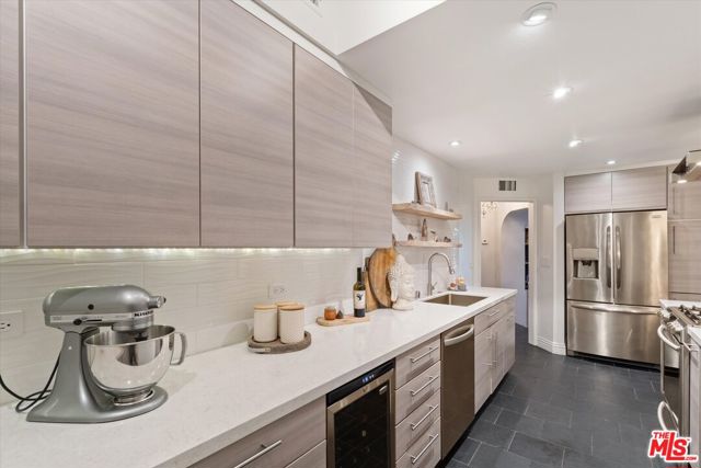 8455 Fountain Avenue, West Hollywood CA: https://media.crmls.org/mediaz/4b37813d-03dd-41cf-8dcb-c0dfb1e33534.jpg