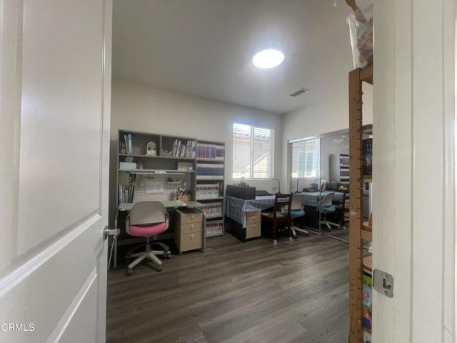 Detail Gallery Image 16 of 30 For 7937 N Keer Dr, Los Angeles,  CA 91335 - 5 Beds | 4 Baths