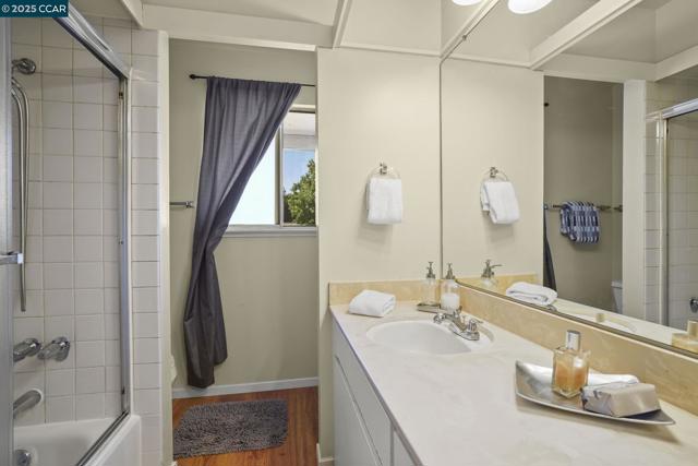 5475 Roundtree Pl, Concord CA: https://media.crmls.org/mediaz/4b37c9bf-b601-4d42-a842-6f6f0fb40ed4.jpg