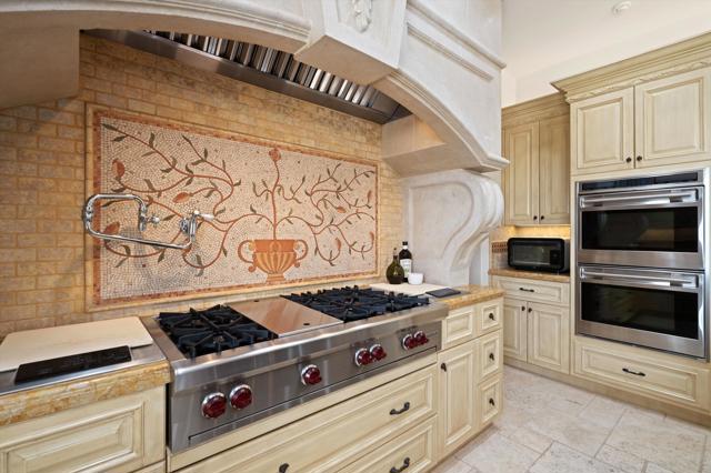 28 Grande View Court, Rancho Mirage CA: https://media.crmls.org/mediaz/4b37d5a6-3f06-4361-83a9-d29866720453.jpg