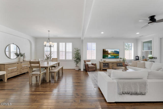 11806 Ricasoli Way, Porter Ranch CA: https://media.crmls.org/mediaz/4b38231d-54ad-44d7-9c2f-c06b5c807dfe.jpg