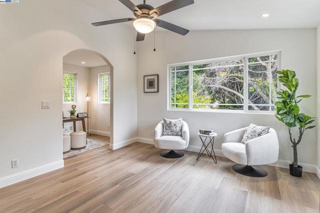 19052 Mount Lassen Drive, Castro Valley CA: https://media.crmls.org/mediaz/4b38d9e0-7eac-4763-b66a-3c7c10a4200f.jpg