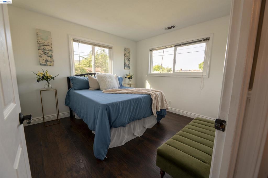 https://media.crmls.org/mediaz/4b397b1f-dad4-4140-89b0-3ed11017d468.jpg?preset=X-Large