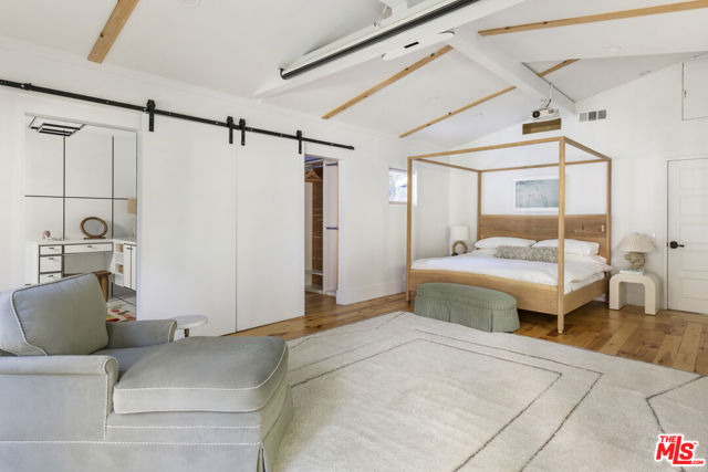 2936 La Castana Drive, Los Angeles CA: https://media.crmls.org/mediaz/4b39a534-3769-4657-8838-8fedec4108dd.jpg