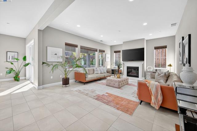 7058 Atlas Peak Dr, Dublin CA: https://media.crmls.org/mediaz/4b39d9f3-6d98-415a-b827-5a008fead495.jpg