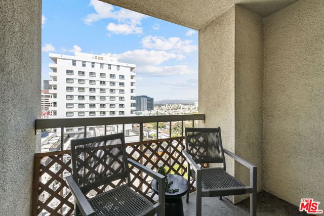 10751 Wilshire Boulevard, Los Angeles CA: https://media.crmls.org/mediaz/4b3a19fb-7241-44a8-b31b-3229195e951d.jpg