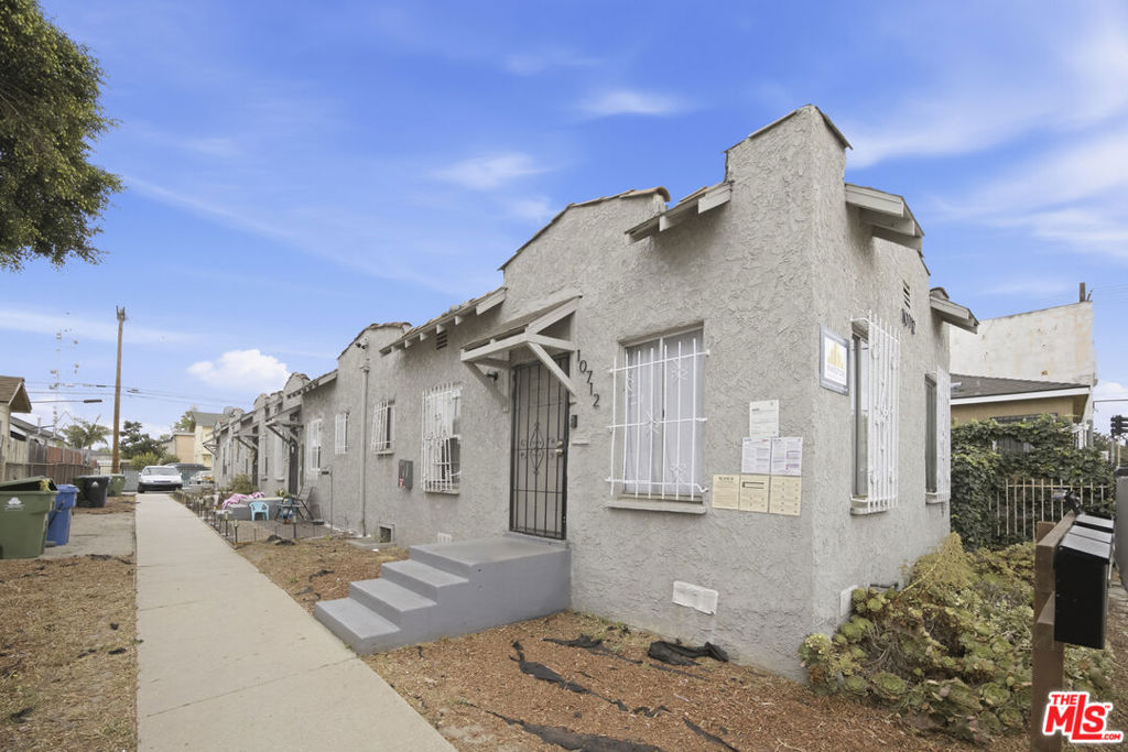 Multifamily at 10714 S Broadway