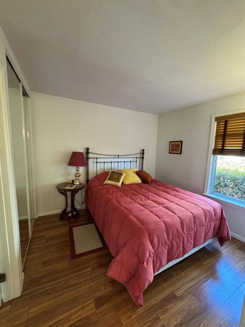 432 Edgehill Ln, Oceanside CA: https://media.crmls.org/mediaz/4b3a8b0e-dff6-4d4b-b79d-694d1d7dcc06.jpg