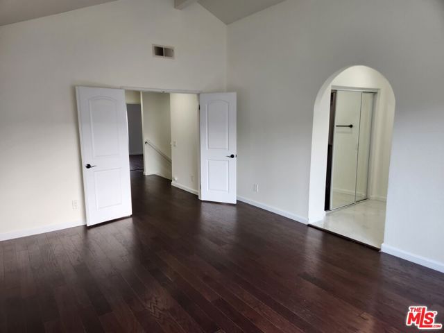 6415 Bradley Place, Los Angeles CA: https://media.crmls.org/mediaz/4b3aa555-42e7-4322-b747-9d5646e187a5.jpg