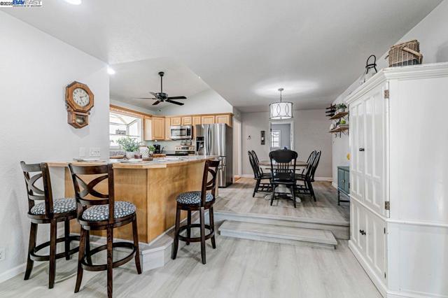 4533 Santa Cruz Ct, Fremont CA: https://media.crmls.org/mediaz/4b3ac1c5-ae81-49b7-9d8e-6b32c3d75628.jpg
