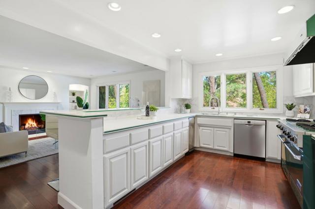 1621 Stone Pine Lane, Menlo Park CA: https://media.crmls.org/mediaz/4b3b0921-9252-482d-ae20-f4580d9c1572.jpg